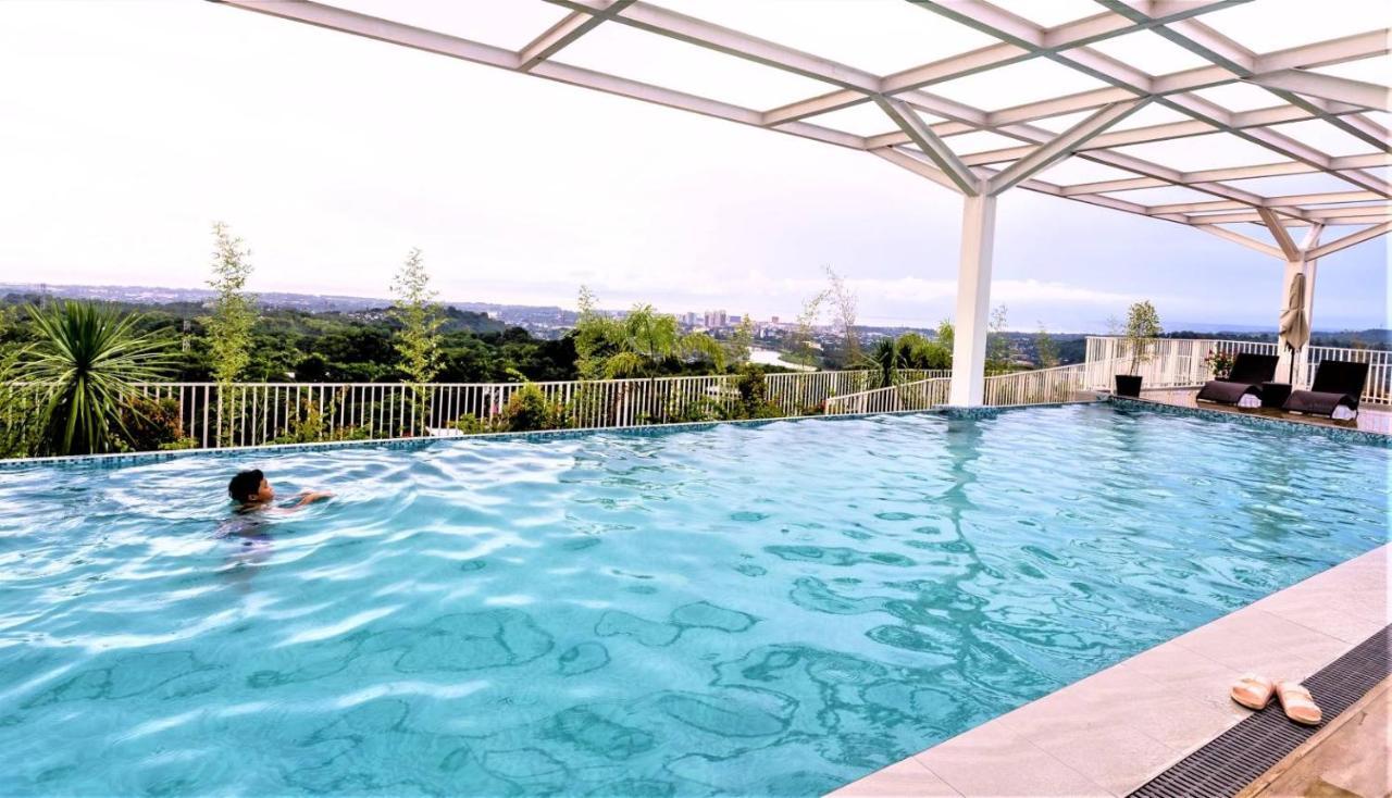 Modern Condo With Pool And Gym Cagayan de Oro Exterior foto